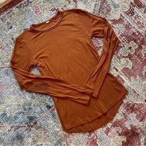Lululemon hold tight long sleeve shirt in butternut brown. Size 4.